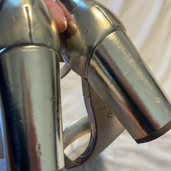 Katy Perry The Liz Block Heeled Sandal with Ankle Strap in gold - Picture 10 of 11